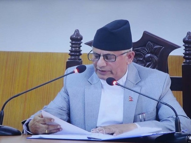 प्रदेश प्रमुख अधिकारी समक्ष दलित आयोग प्रतिवेदन हस्तान्तरण